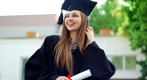 A,Beautiful,Graduate,Girl,In,The,Mantle,Keeps,In,Hands